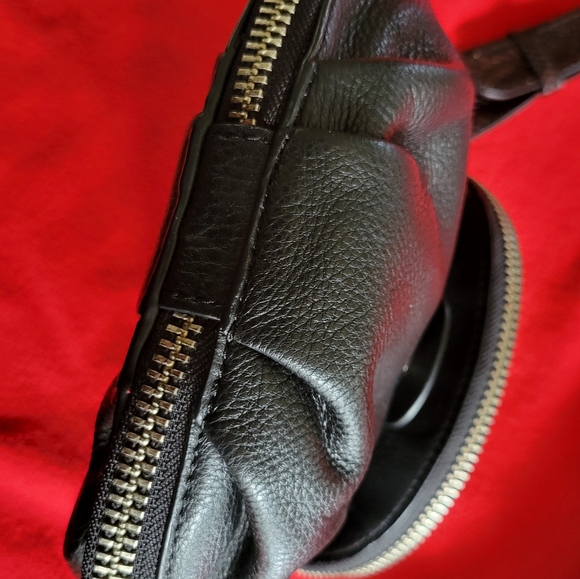 Marc by Marc Jacobs black leather shoulder/crossbody - Picture 6 of 13